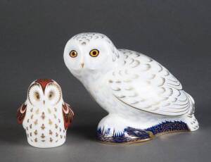 Royal Crown Derby: "Snowy Owl" & "Owlet" porcelain figures with gold seal marks. 10cm & 6cm. Excellent condition
