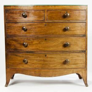 Georgian mahogany bow front chest of 5 drawers, cross banded edge with string inlaid decoration. W.108cm, D.53cm, H.107cm