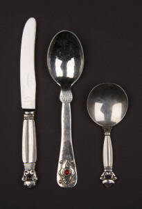 GEORG JENSEN: 75th Jubilee sterling silver spoon set with cornelian (boxed); "Acorn" patterned caddy spoon & pate knife. 