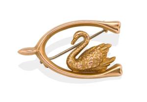 A gold wishbone brooch by Willis, Melbourne, Swan motif. 9ct yellow gold. Weight 2.21 grams. Length 3.5cm.