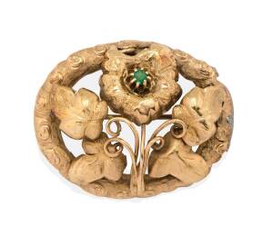  A gold foliate brooch, set with a greenstone. Yellow gold. Weight 8.23 grams. Length 4cm.