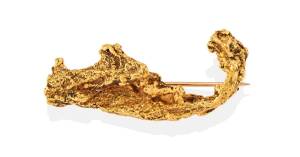 A gold nugget brooch, yellow gold. Weight 19.31 grams. Length 5cm.