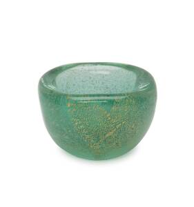 Venini "Sommerso a Bollicine" Murano glass bowl with gold leaf inclusions designed by CARLO SCARPA, two line acid stamp "Venini Murano", circa 1935. 6.5cm diameter