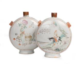 A pair of Chinese Daoguang pilgrim flasks,Tao-Kuang period, circa 1825. 21cm each 