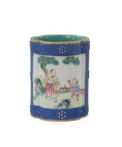 A Chinese turquoise enamel porcelain brush holder, "Qianlong" mark to the base, late Qing dynasty, with original wood stand, 7.6cm high.