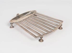 Elkington & Co., Syndey silver plated drainage tray. 4cm high, 31cm wide, 22.5cm deep.&nbsp;