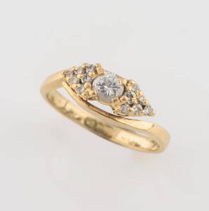 A diamond ring. 18ct yellow gold. Weight 5 grams. Size N.