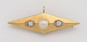 A diamond and pearl brooch, of diamond shape, the single pearl with two diamonds either side. Weight 7.42 grams. Width of brooch 57mm. 