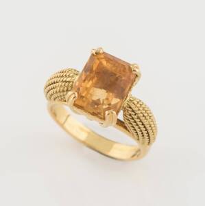 A citrine Cocktail ring. 18ct yellow gold. Weight 9 grams. Size N ½.