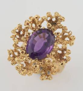 An amethyst ring of freeform floral design. 18ct yellow gold. Weight 10 grams. Size O.&nbsp;