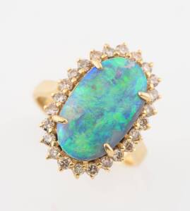 An opal crystal and diamond cluster ring. 18ct yellow gold. Weight 8.31 grams. Size O.