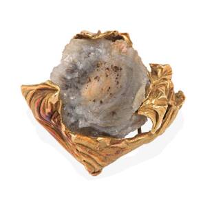 A quartz crystal brooch, circa 1960's. 18ct yellow gold. Weight 30.8 grams. Width 4.5cm.