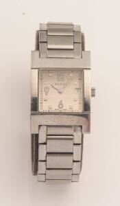 A Lady's stainless steel bracelet wristwatch, Gucci 7700L. Quartz. Square case, silver dial with date display. Original box and extra links.
