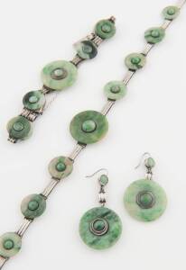 An Art Deco jadeite suite, comprising a collar, bracelet and pair of earrings. Sterling silver.