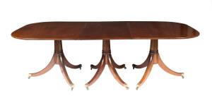A Georgian style extension dining table, 7 spade back chairs plus 2 carver chairs.&nbsp;