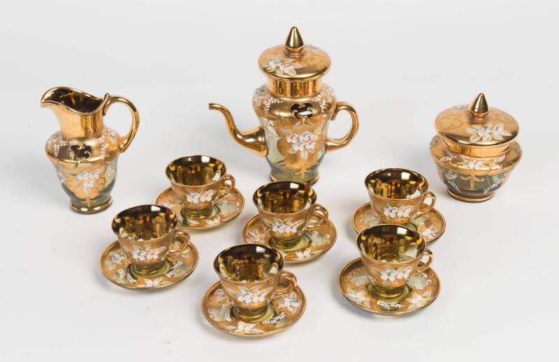 A Murano glass 15 piece tea set. Teapot: 20cm. 