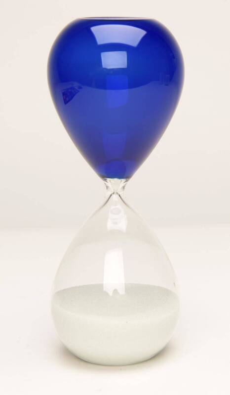 A Venini "Clessidre" hourglass timer, originally designed by Paolo Venini in 1957. 20cm