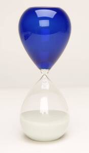 A Venini "Clessidre" hourglass timer, originally designed by Paolo Venini in 1957. 20cm