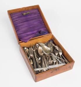 An oak box mounted with brass cross plus silver shoe horn & boot hook & assorted cutlery. Box: 11cm high, 27cm wide, 30cm deep. 