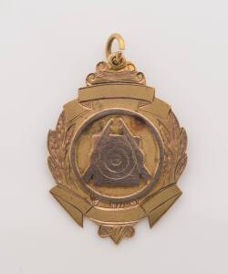 9ct gold fob/medal, decorated with two rifles & target, engraved on reverse "Sth Kbn Rifle Club, Won by A.Carrott".