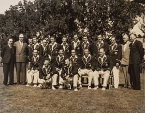 1956 AUSTRALIAN TEAM, similar team photograph (unsigned), size 34x30cm.