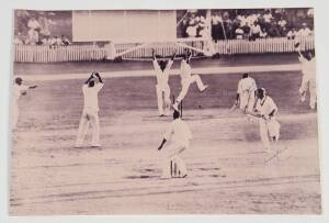 1960-61 TIED TEST: Black & white photograph signed by Ian Meckiff & Lindsay Kline. Good condition.