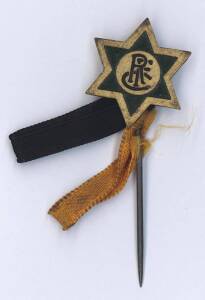 1934-35 Star Newspaper "Team Badges" [1/24 expected] - Richmond. Attractive star-shaped badge with black & yellow ribbons.