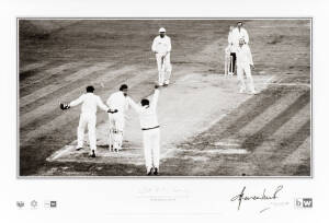 SHANE WARNE: Photograph "Ball of the Century" by Patrick Eagar, signed on mount by Shane Warne, limited edition 459/500, size 63x41cm.