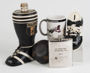 FOOTBALL COLLECTABLES: Large box, noted nice c1960 Collingwood FC badge; 1986 Hawthorn Premiership souvenir; Magpies ashtrays & money box; various glasses, cups & beer coolers; ephemera & books. Inspection will reward.