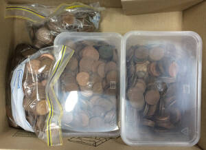 HALF PENNY: KGV-QEII Half Pennies, not checked by us for varieties, condition varied. Weighs 7.3kg. (1200+)