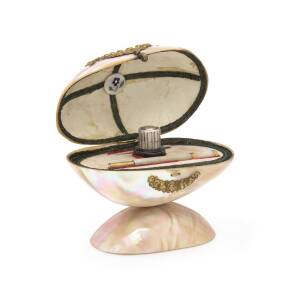 A fine Palais Royale writing set in shell case, 19th century. 10cm high, 13cm wide, 8cm deep