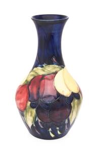 Moorcroft pottery "Wisteria" patterned vase, circa 1920s. 21cm