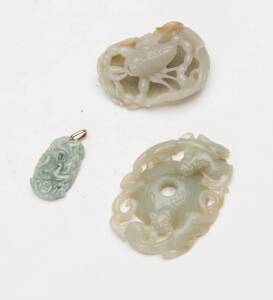 Chinese carved jade ornament, bi disc & pendant. Largest 8cm. (3 items)