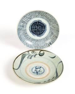 Two Chinese blue and white dishes, Qing dynasty (1644-1911), 28cm and 29cm diameter