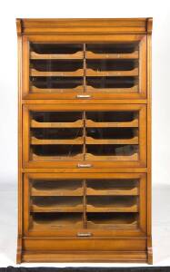 A Marchetti design Domo beech wood file cabinet with compartments and lockable slides, 20th century. 170cm high, 93cm wide, 64cm deep