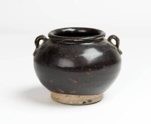 A Chinese dark glazed jar, Song Dynasty (960-1279). 10cm high