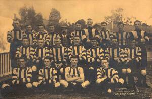 COLLINGWOOD: 1909 team photograph, with at lower right "Compliments Manufacturers of 'Capstan' Cigarettes", size 31x21cm.