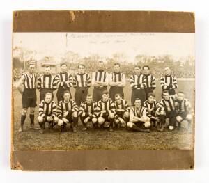 COLLINGWOOD: c1920 original team photograph, size 30x19cm. Players include Dick Lee, Doc Seddon, Lofty Hughes, Percy Wilson & Charlie Pannam Jr.