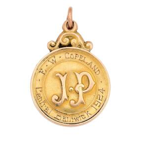 COLLINGWOOD - E.W.COPELAND: 15ct gold & enamel fob "The Honorary Justices Association of Victoria", engraved on reverse "E.W.Copeland, Central Bailwick, 1924". G/VG condition. {The E.W.Copeland Trophy is awarded each year to Collingwood's best & fairest p