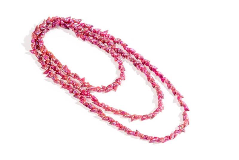 A Tasmanian Aboriginal mariner shell bead necklace ♦