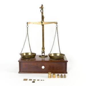 Gold buyer's scales by Degrave & Co. with weights