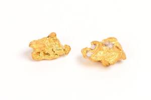 GOLD NUGGETS: Two nuggets, 7.4g & 4.8g.