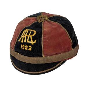 1922 AUCKLAND RUGBY LEAGUE HONOUR CAP, black & red velvet, embroidered "ARL 1922". Fair/Good condition.