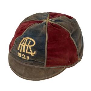 1929 AUCKLAND RUGBY LEAGUE HONOUR CAP, green & red velvet, embroidered "ARL 1929", maker's label Cox The Hatter. Fair/Good condition.