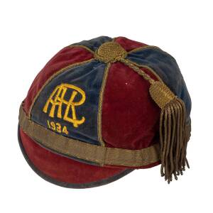 1934 AUCKLAND RUGBY LEAGUE HONOUR CAP, blue & red velvet, embroidered "ARL 1934", maker's label Cox The Hatter. Good condition.