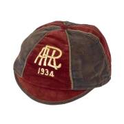 1934 AUCKLAND RUGBY LEAGUE HONOUR CAP, red & green velvet, embroidered "ARL 1934", maker's label Cox The Hatter. Good condition.