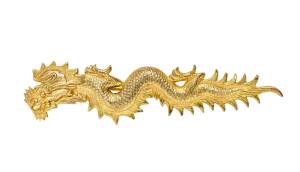 An antique gold brooch, in the form of a Chinese dragon. 20ct yellow gold. Weight 7.4 grams. Length 7.6cm.