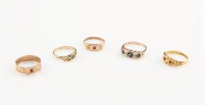 Five gold rings, set sapphire, emerald, garnet and seed pearl. 9ct and 15ct yellow and rose gold. Weight 12.44 grams.