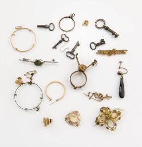 A quantity of costume jewellery, gold bar brooch, 5 assorted keys, tin type photograph etc