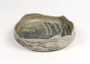 MERRIC BOYD Pottery fruit bowl, incised "Merric Boyd, 1940"